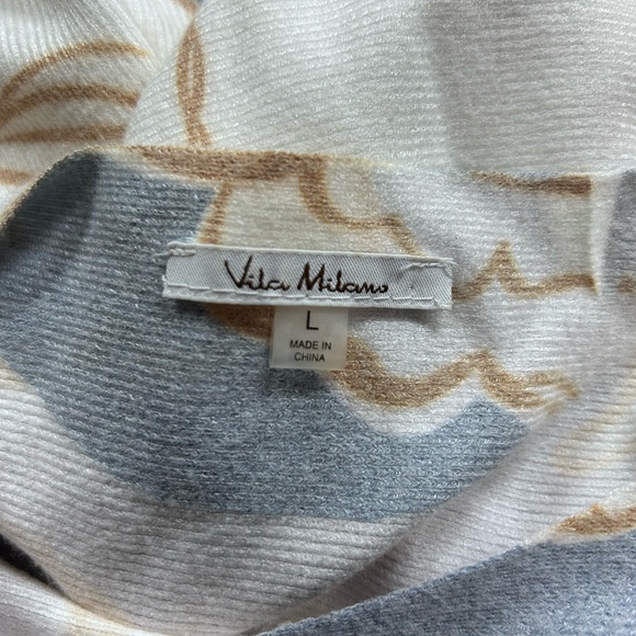 Floral Patterned Women's Sweater Blouse in Blue and Cream - Picture 3 of 4